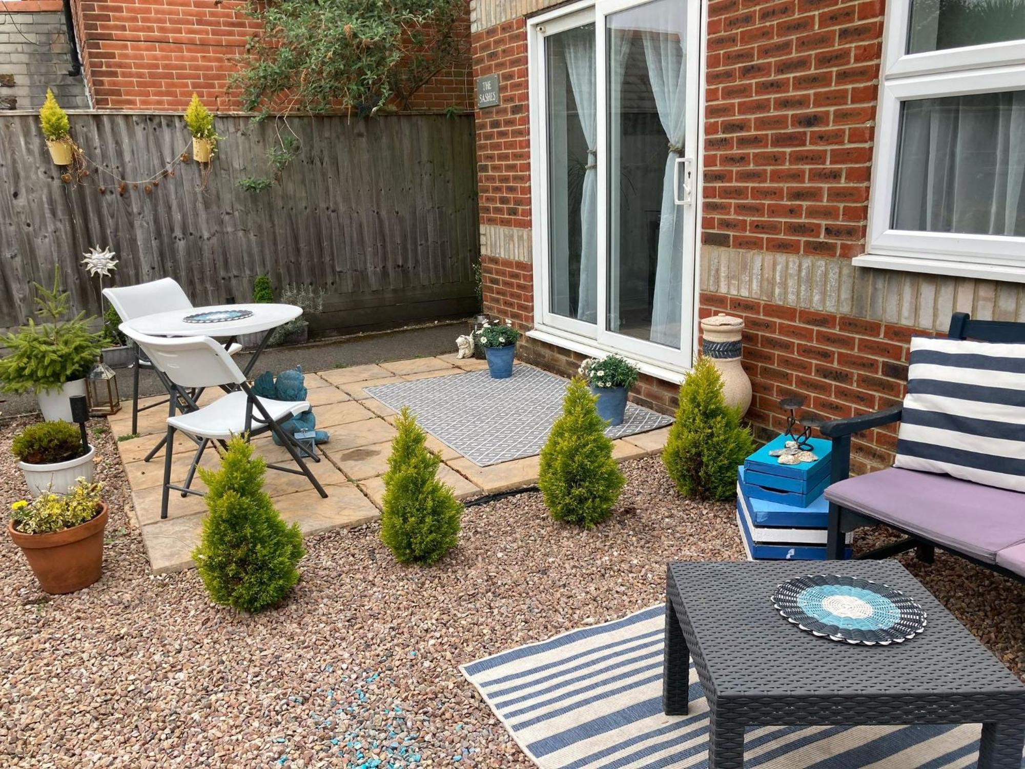 The Sashes - Stylish Apartment - Free Parking - Ultrafast Wifi - Smart Tv - Netflix - Sleeps Up To 6! Close To Poole Town Center & Sandbanks & Bournemouth מראה חיצוני תמונה